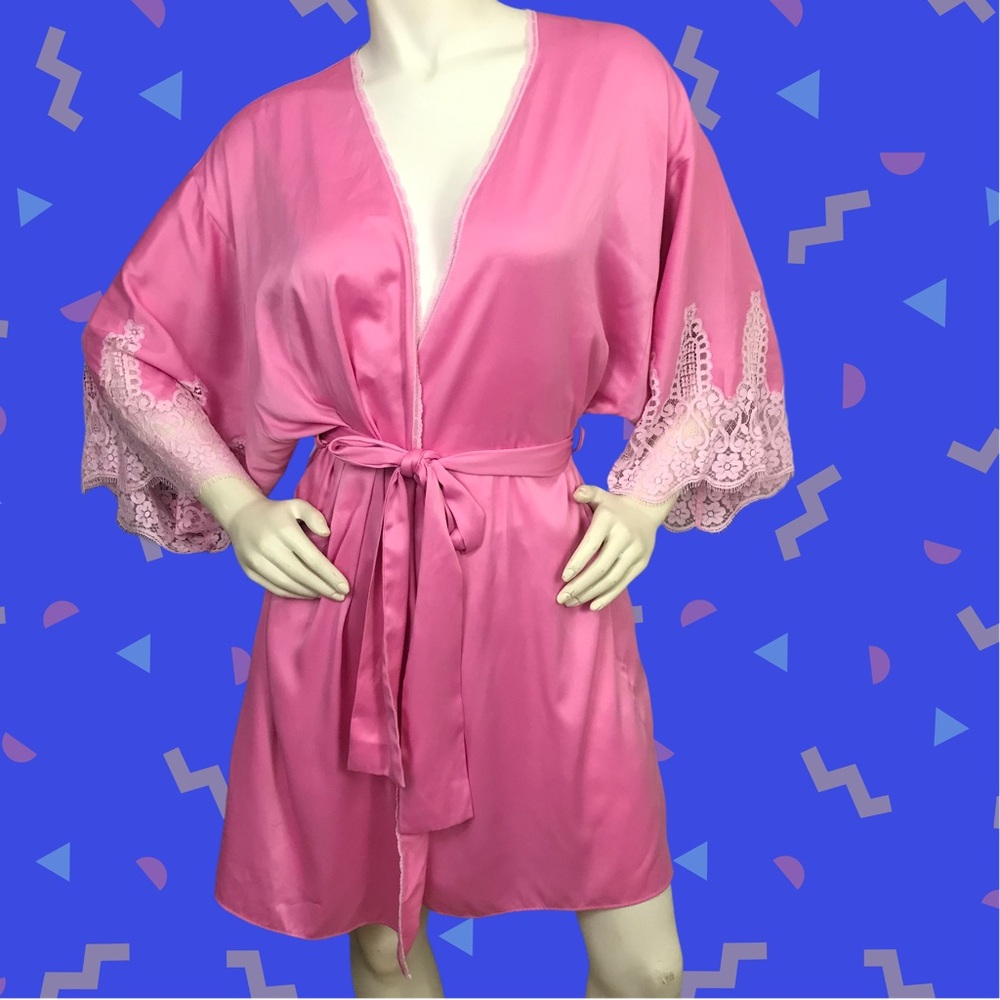 Victoria’s Secret Collection Vintage Pink Satin Lace Robe/Lounge Short Set M